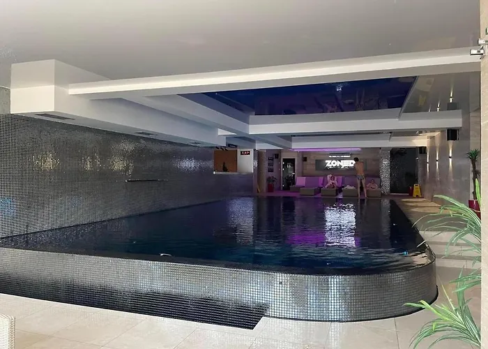 & In Zoned * Κοπαόνικ