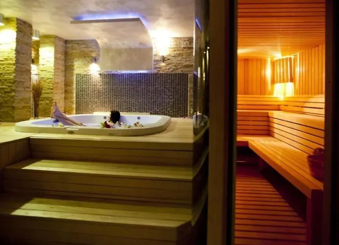 & In Zoned * Κοπαόνικ