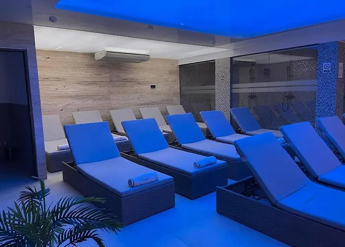 & In Zoned * Κοπαόνικ